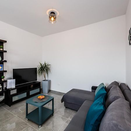 Apartmani Ujakovic Kaštela Exteriör bild