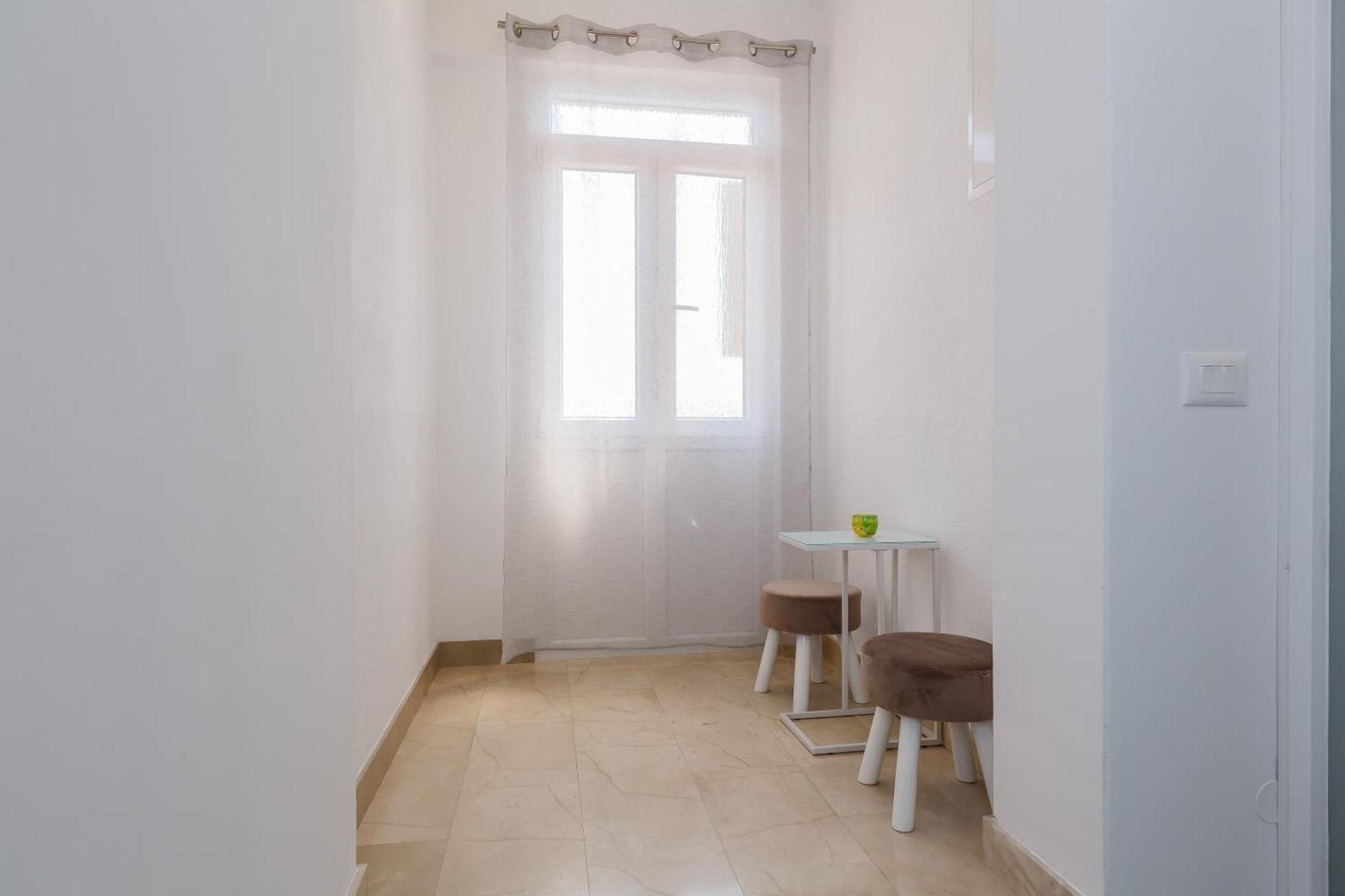 Apartmani Ujakovic Kaštela Exteriör bild