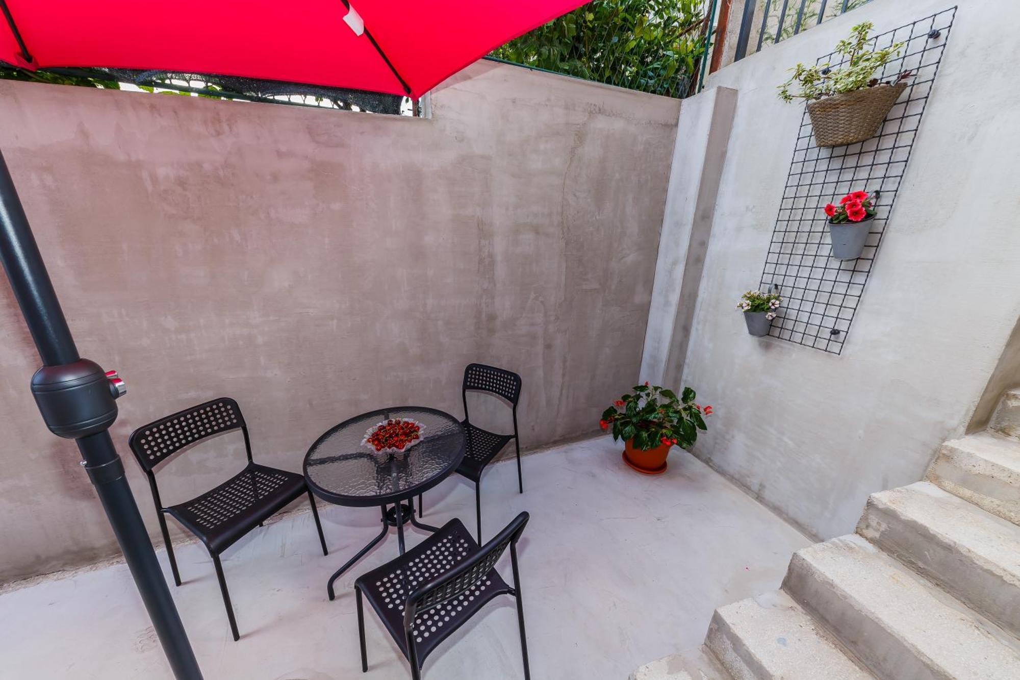 Apartmani Ujakovic Kaštela Exteriör bild