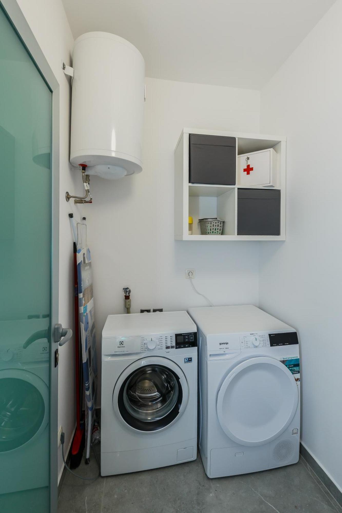 Apartmani Ujakovic Kaštela Exteriör bild
