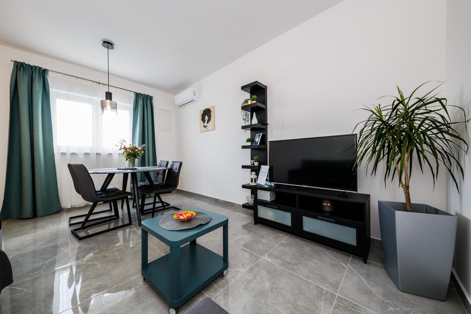 Apartmani Ujakovic Kaštela Exteriör bild