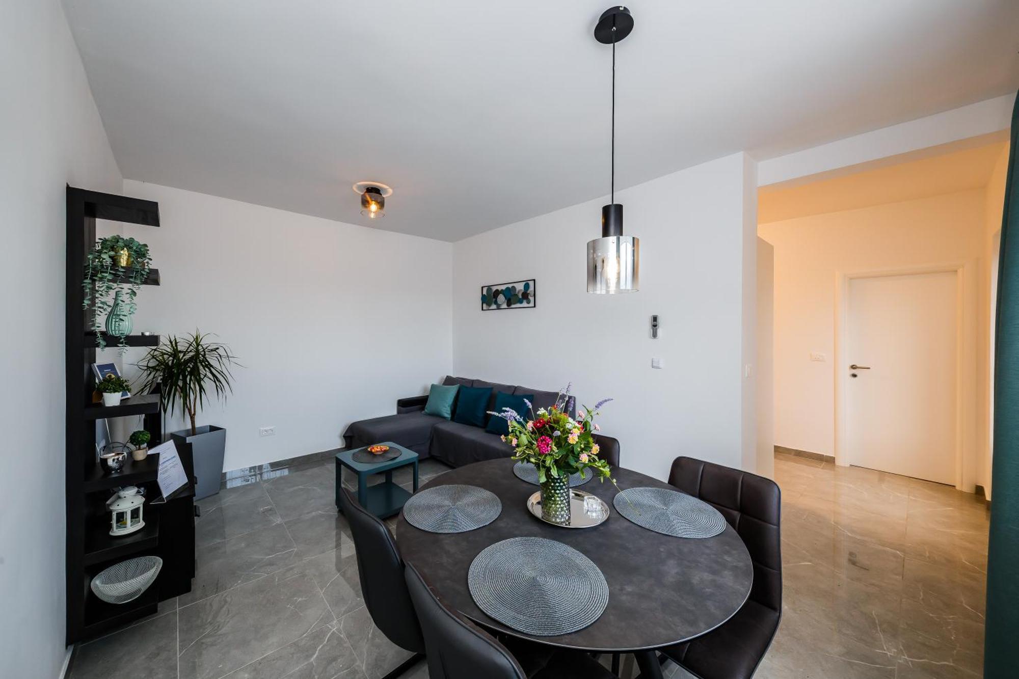 Apartmani Ujakovic Kaštela Exteriör bild