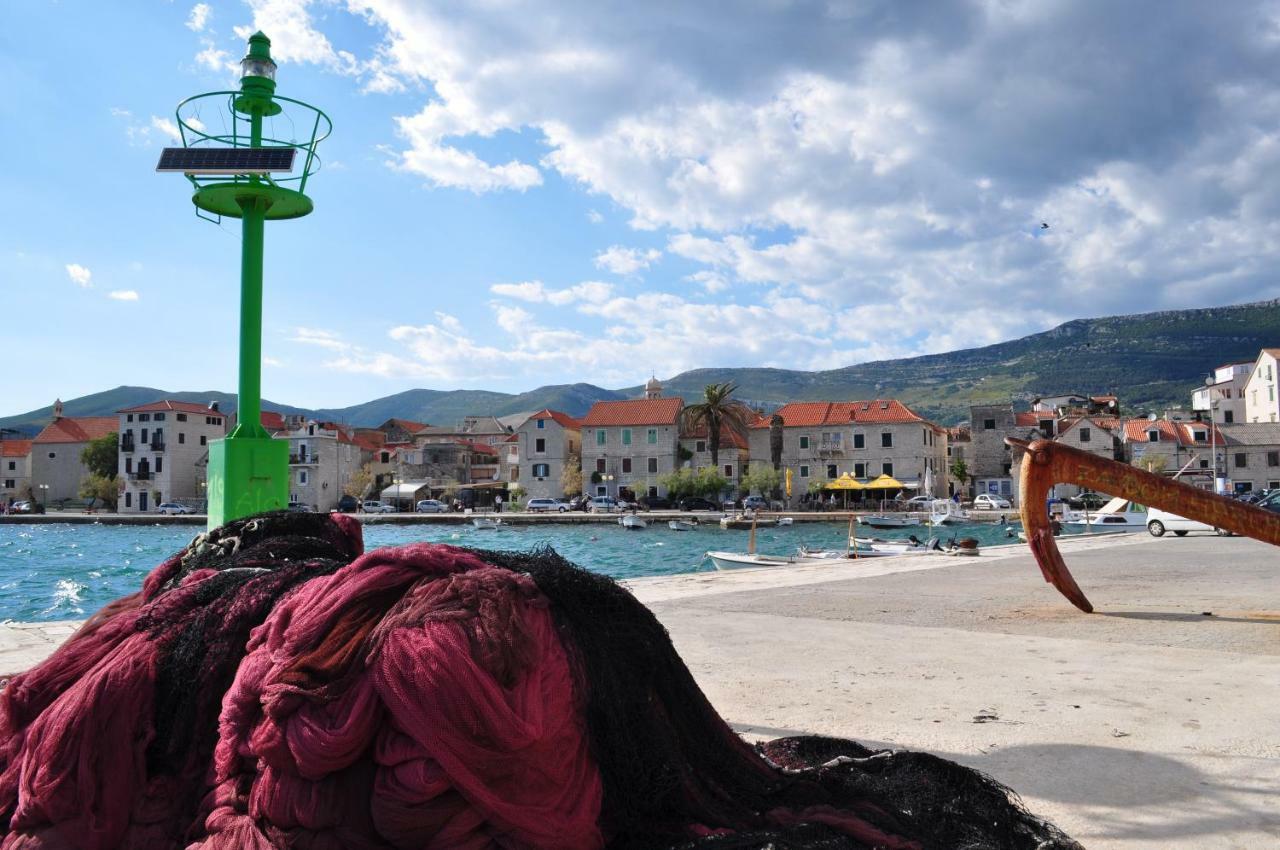 Apartmani Ujakovic Kaštela Exteriör bild