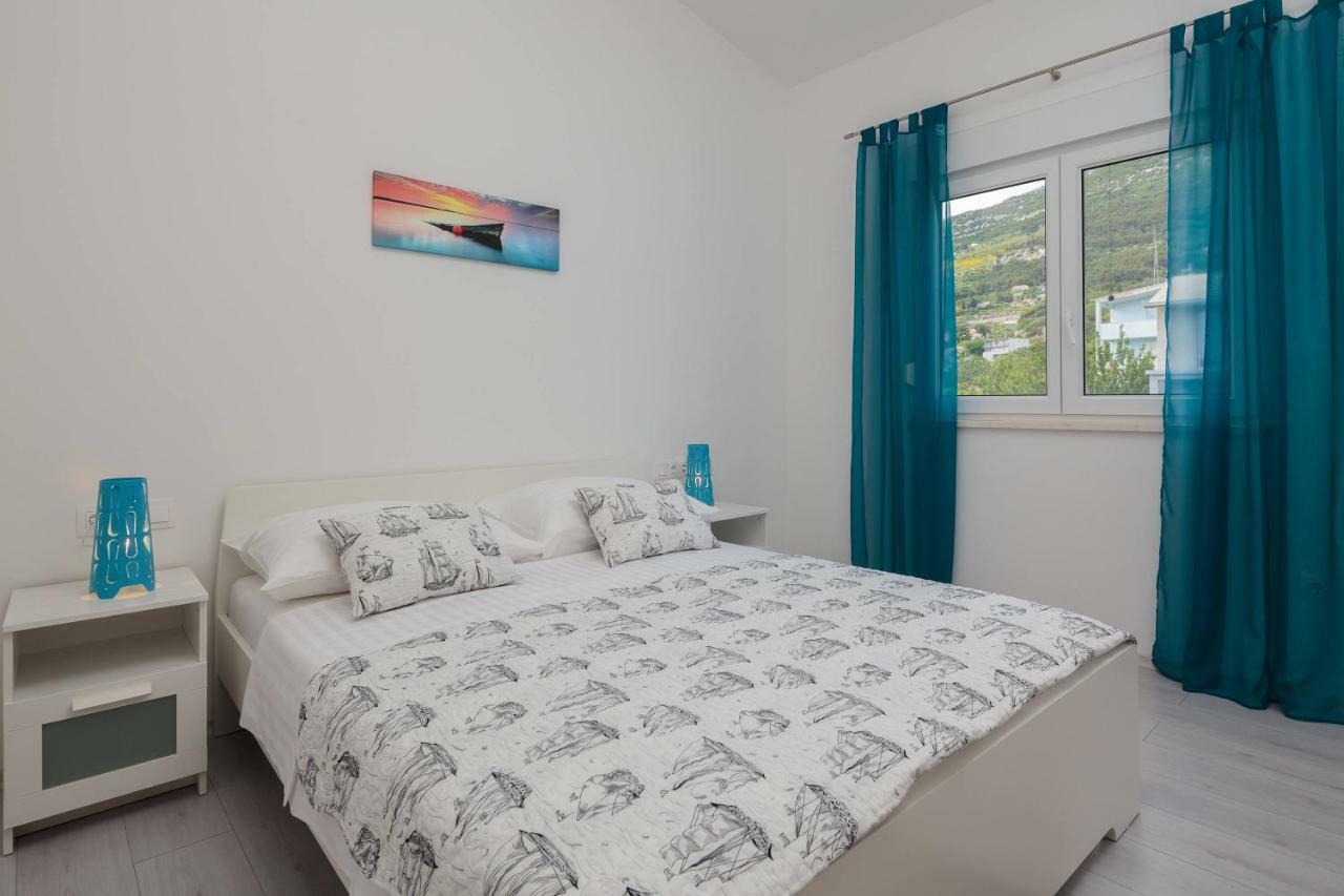 Apartmani Ujakovic Kaštela Exteriör bild