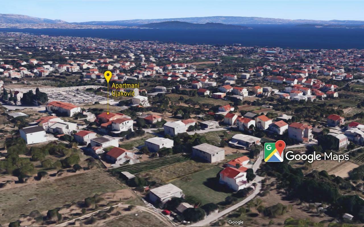 Apartmani Ujakovic Kaštela Exteriör bild