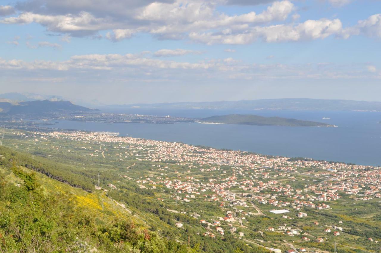 Apartmani Ujakovic Kaštela Exteriör bild