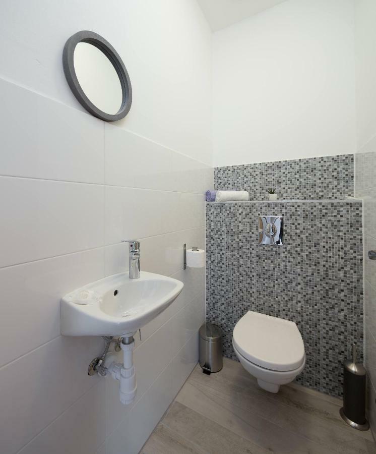 Apartmani Ujakovic Kaštela Exteriör bild