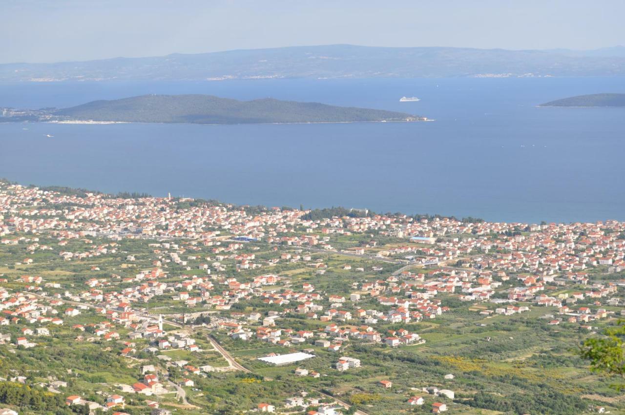 Apartmani Ujakovic Kaštela Exteriör bild