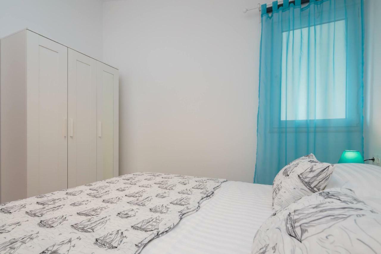 Apartmani Ujakovic Kaštela Exteriör bild