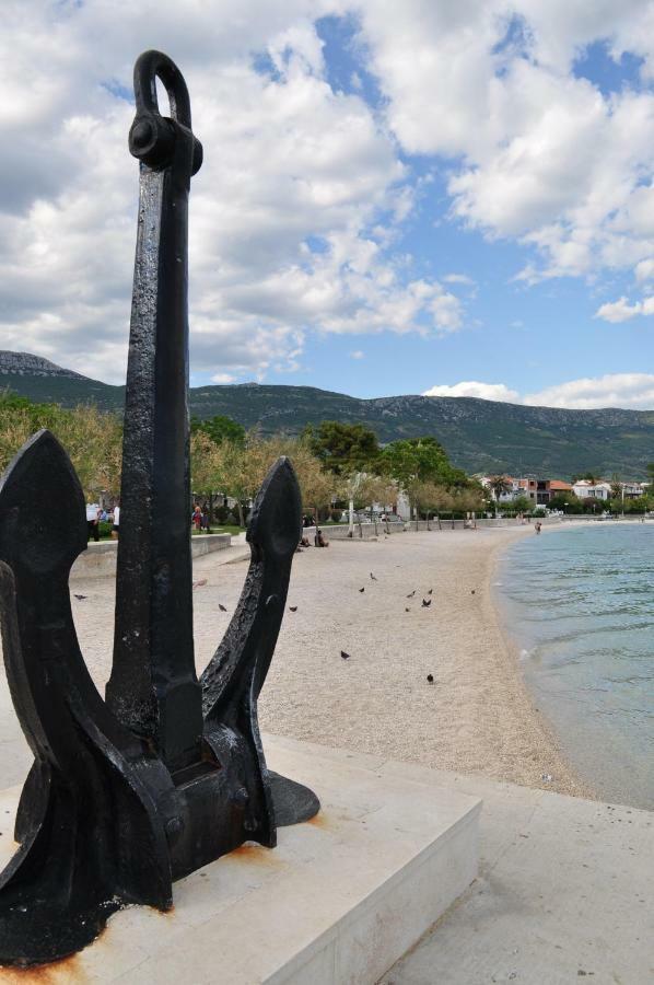 Apartmani Ujakovic Kaštela Exteriör bild