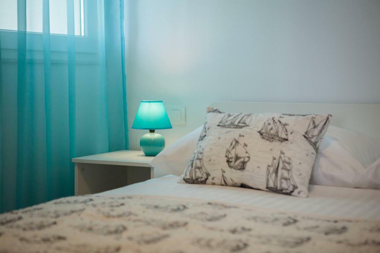 Apartmani Ujakovic Kaštela Exteriör bild